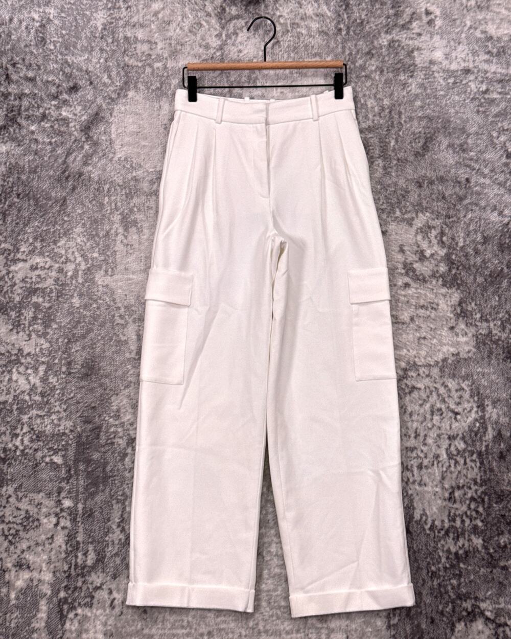 Aritzia Spotlight Cargo Pants 2 Womens Babaton White Ressential Trouser